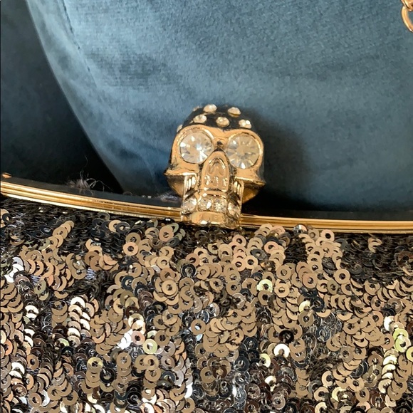 Gorgeous sequin clutch/bag with skull clasp - Picture 2 of 5